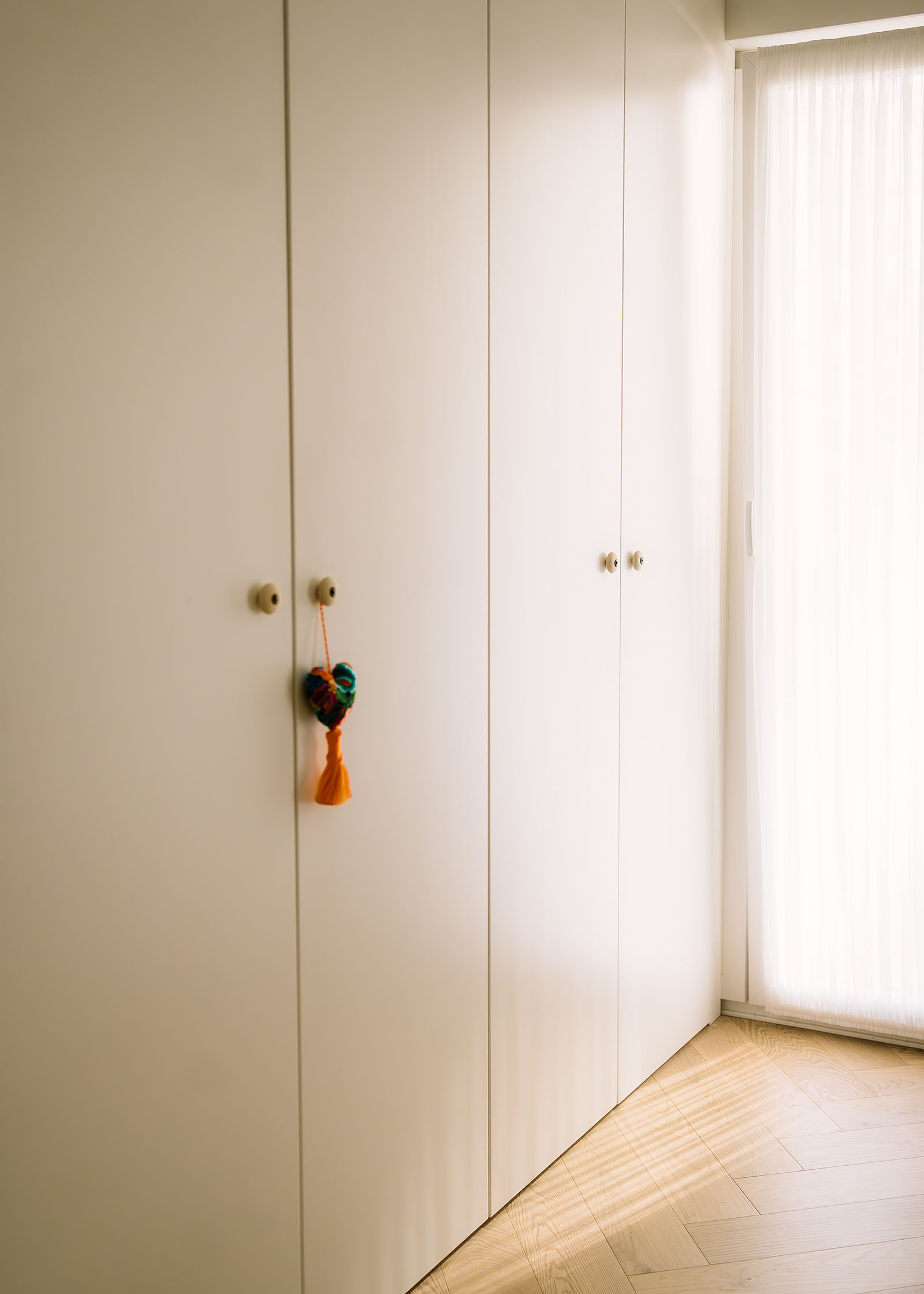 arquitecto - reforma bioclimatica - reforma integral - reformas cerca de mi - arquitectura y diseño - detalle de armario de vestidor de dormitorio principal