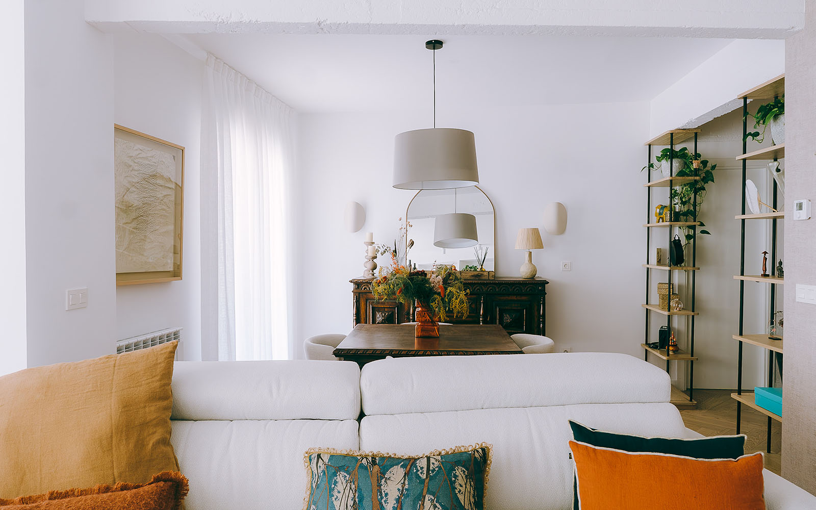 arquitecto - reforma bioclimática - reforma integral - reformas cerca de mi - arquitectura y diseño - salón comedor amplio con mobiliario restaurado