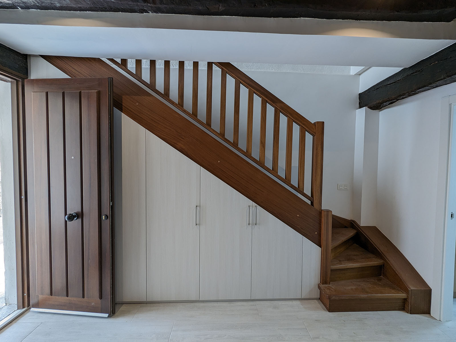 reforma casa - reforma integral - arquitecto - arquitectura madera - arquitectura bioclimática - caserío reformado con escalera de madera